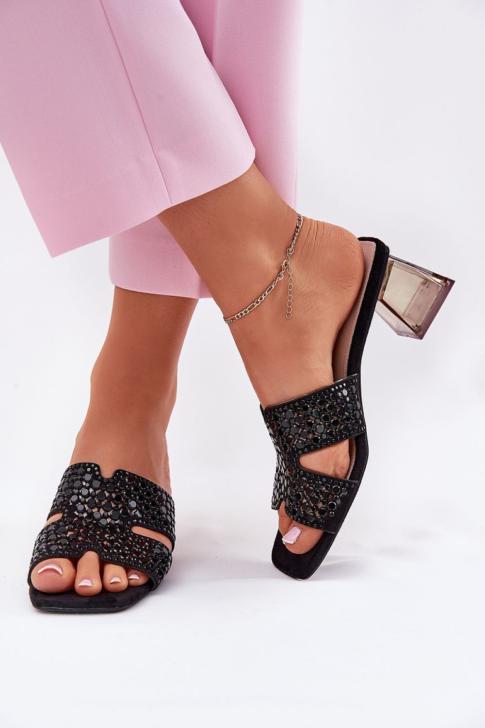 Sophisticated display of Step in Style's women's sandals with transparent heels and a comfortable leather insole, perfect for summer fashion.