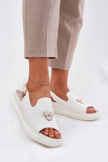 Elegant Vinceza women's natural leather sandals featuring a stylish wedge heel, perfect for summer outings.