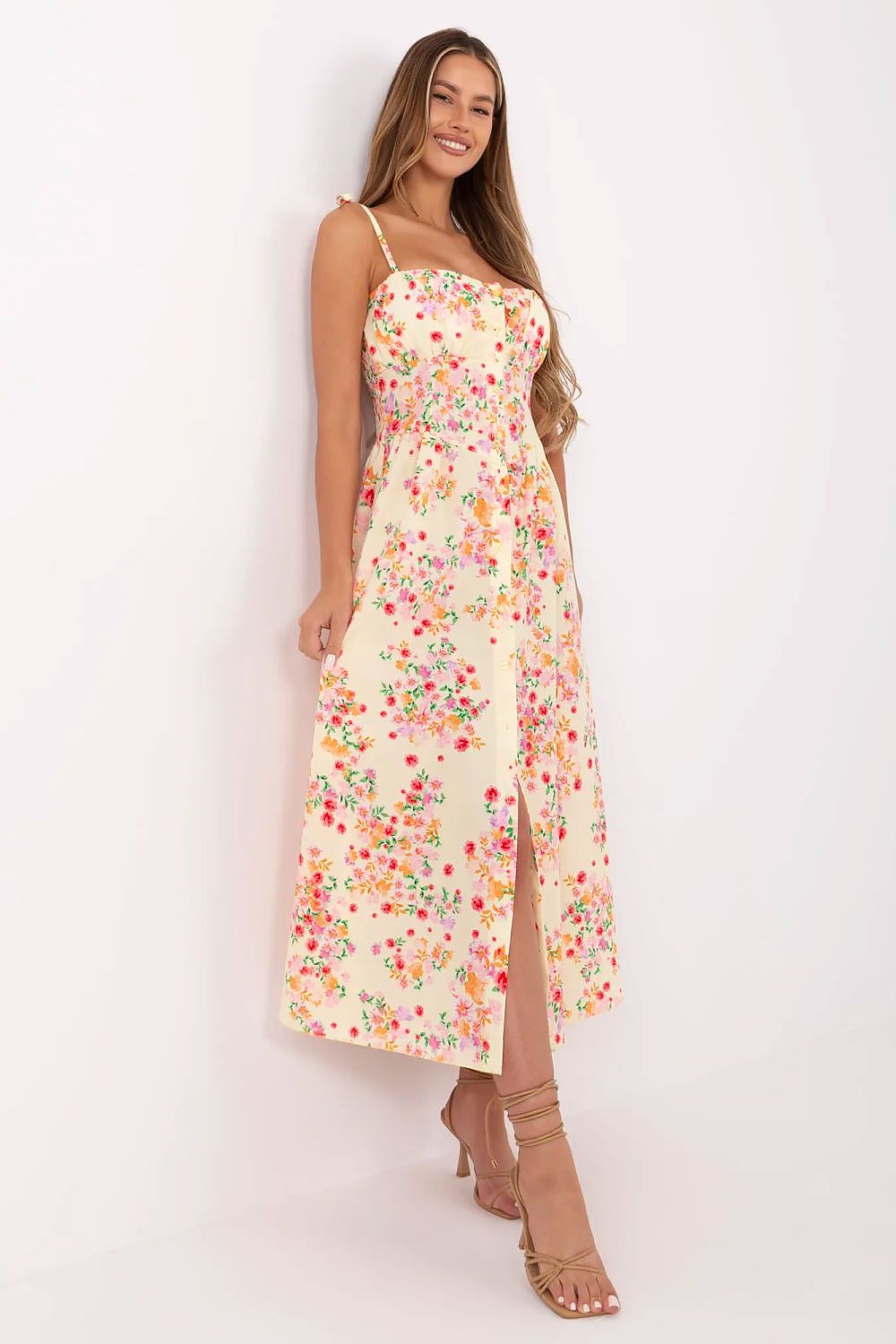 Close-up of the floral pattern on Italy Moda's stylish MIDI dress, showcasing intricate details and luxurious fabric.