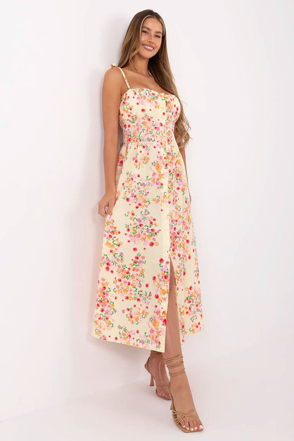 Close-up of the floral pattern on Italy Moda's stylish MIDI dress, showcasing intricate details and luxurious fabric.