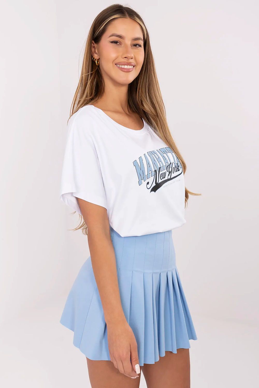 Trendy women's t-shirt by Factory Price, highlighting breathability and fashionable design, perfect for everyday outfits.