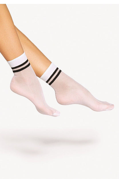 Elegant 15 DEN high socks by Gatta featuring stylish horizontal striped cuffs, designed for women who appreciate luxury fashion.
