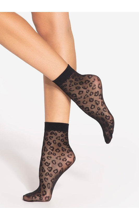 Gatta 15 DEN high socks featuring an elegant leopard pattern and a non-binding cuff, designed for women seeking comfort and style in luxurious fashion.