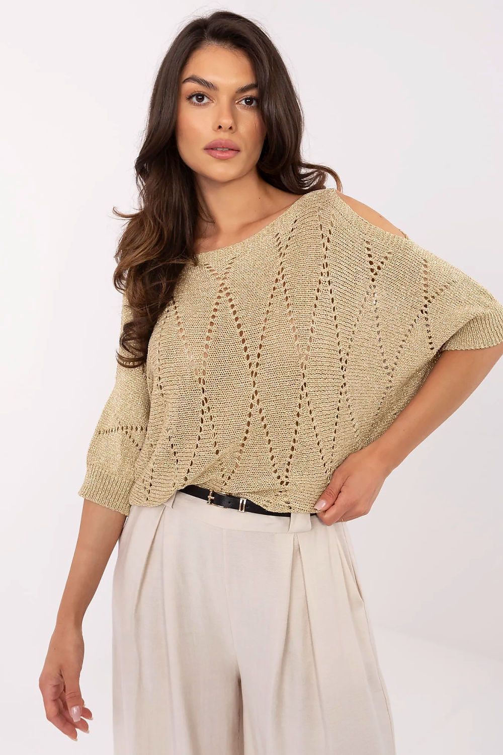 Elegant women's viscose sweater from Italy Moda featuring delicate metallic thread, round neckline, and stylish 3/4 sleeves for a luxurious look.