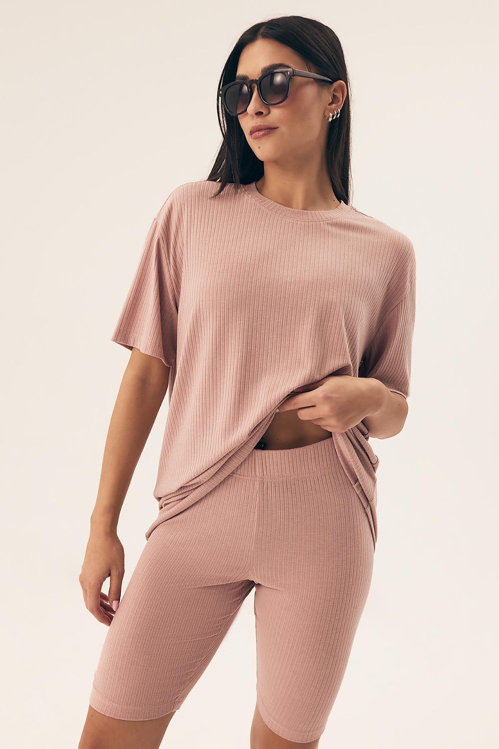 Henderson Women's Comfortable Pyjamas Set featuring soft breathable fabric in an elegant design, ideal for luxurious homewear.