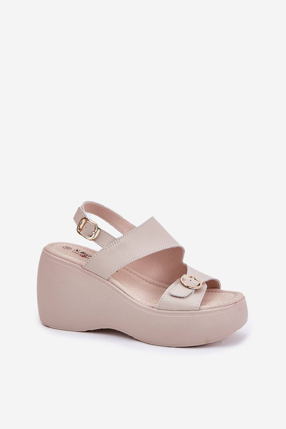 Chic women's platform sandals from Step in style, highlighting a comfortable 9.5 cm wedge heel ideal for elegant summer outings.