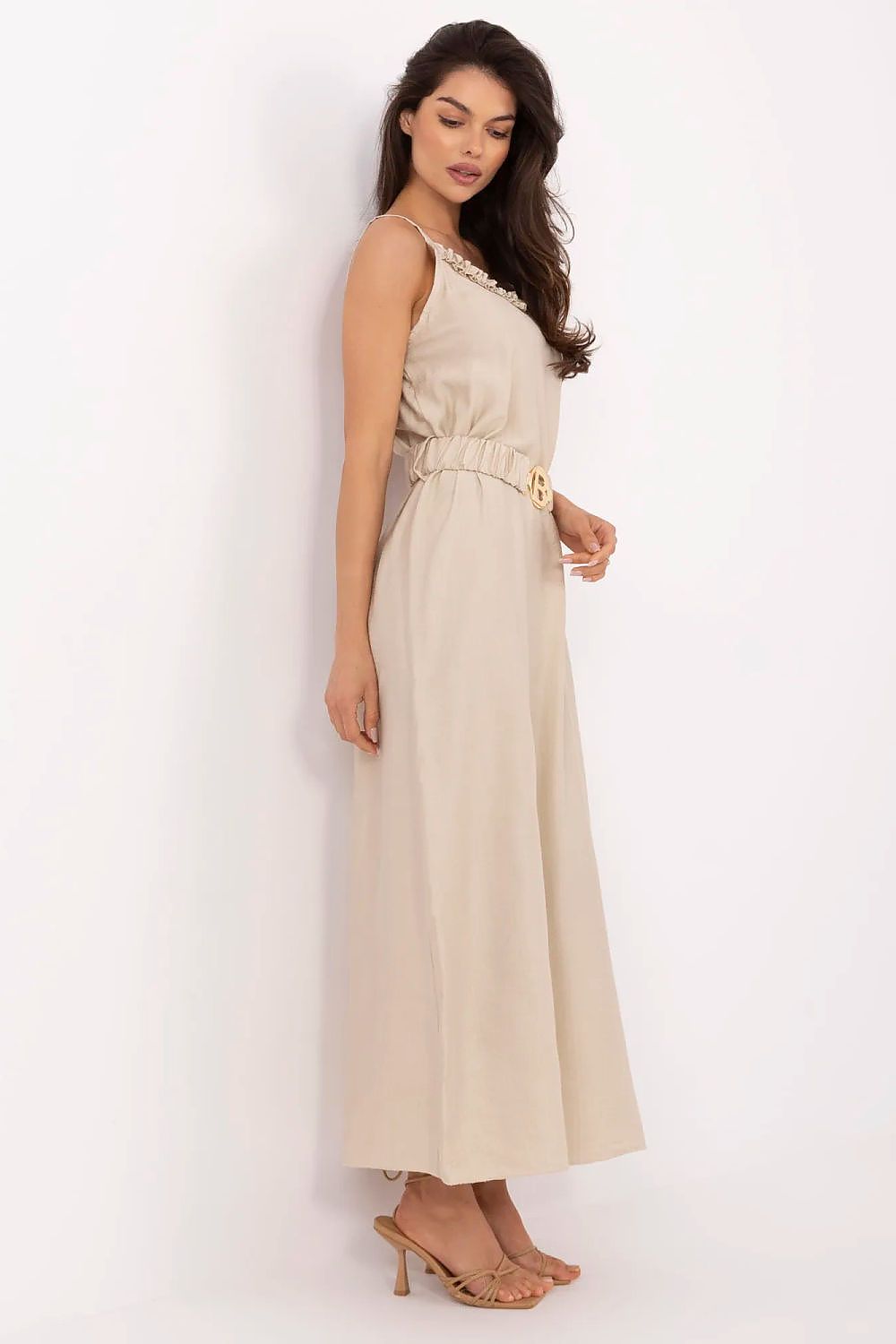 Detail of Italy Moda summer maxi dress showcasing feminine ruffle accents and V-neckline, ideal for stylish summer occasions.