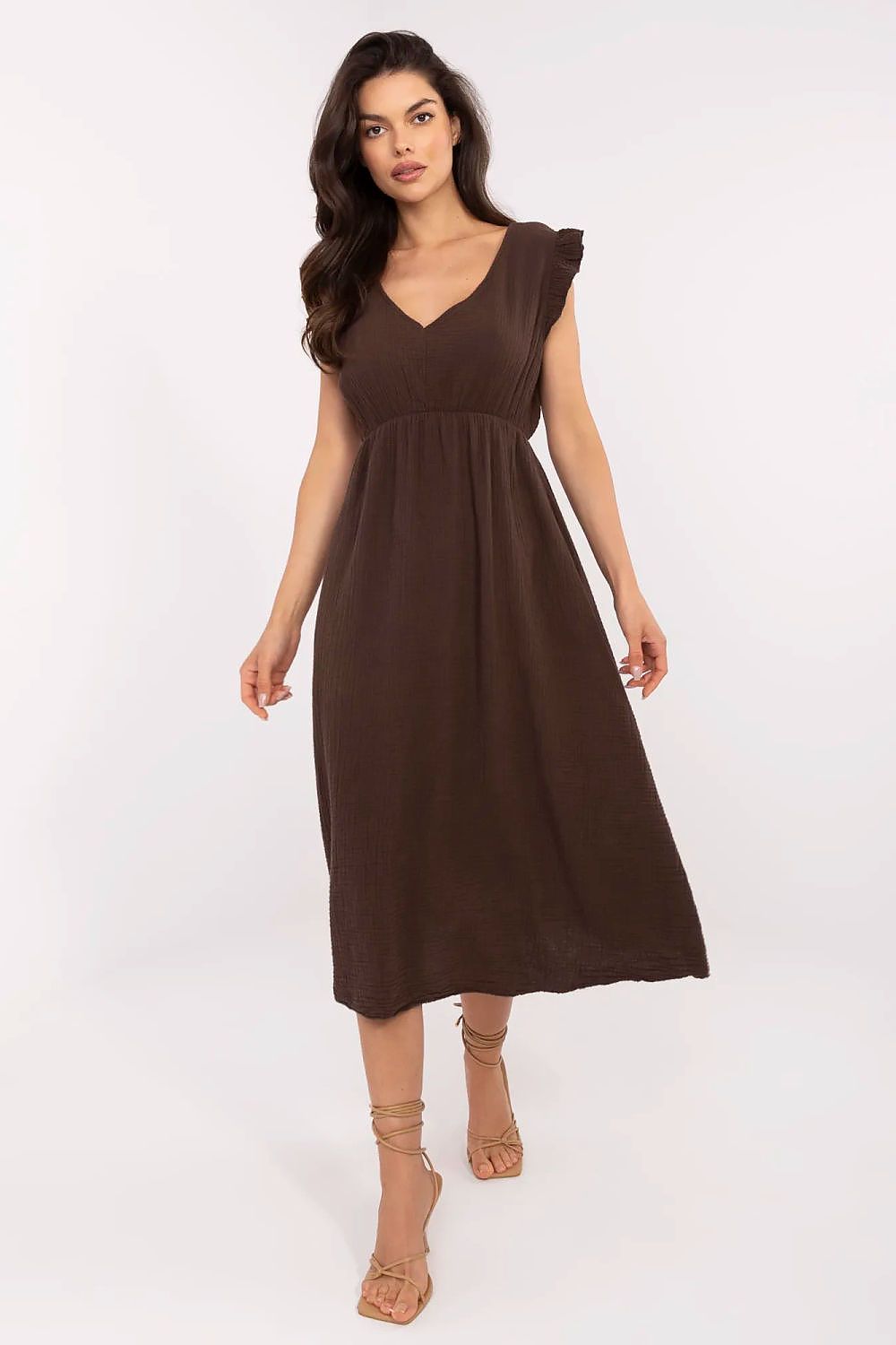 Close-up of the sweetheart neckline and ruffle sleeves of the lightweight cotton dress by Italy Moda, emphasising its luxurious craftsmanship.