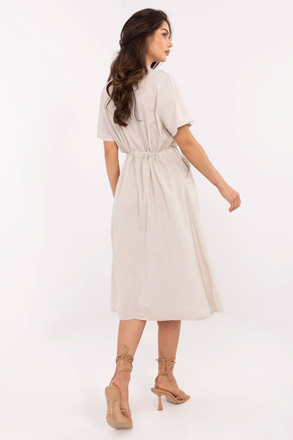 Sophisticated Italy Moda cotton dress with a flattering sweetheart neckline and adjustable waist tie, perfect for summer strolls and informal gatherings.