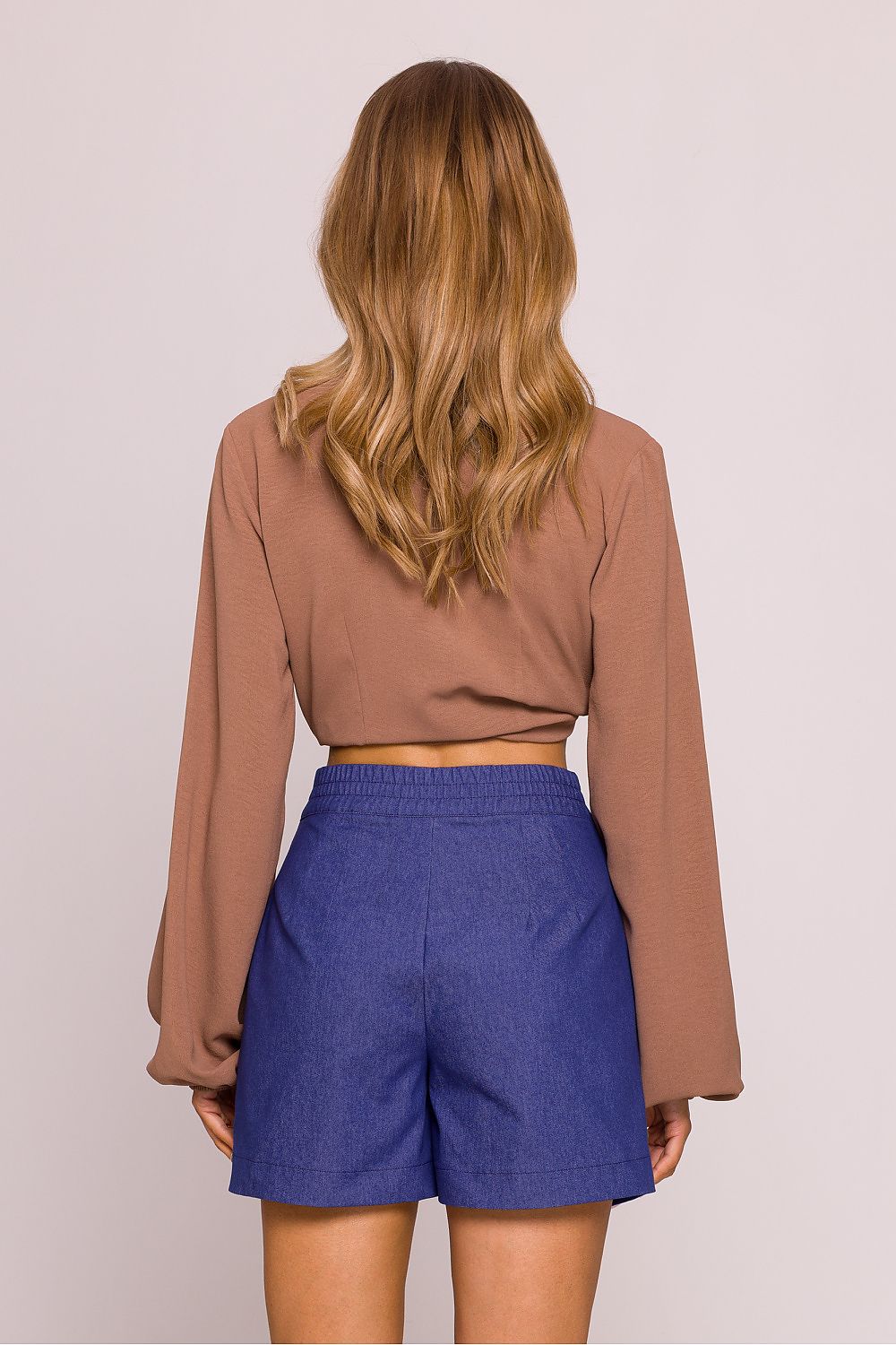 Chic high-waisted pleated cotton shorts in a sophisticated design by Moe, featuring practical inset pockets and a flattering fit.