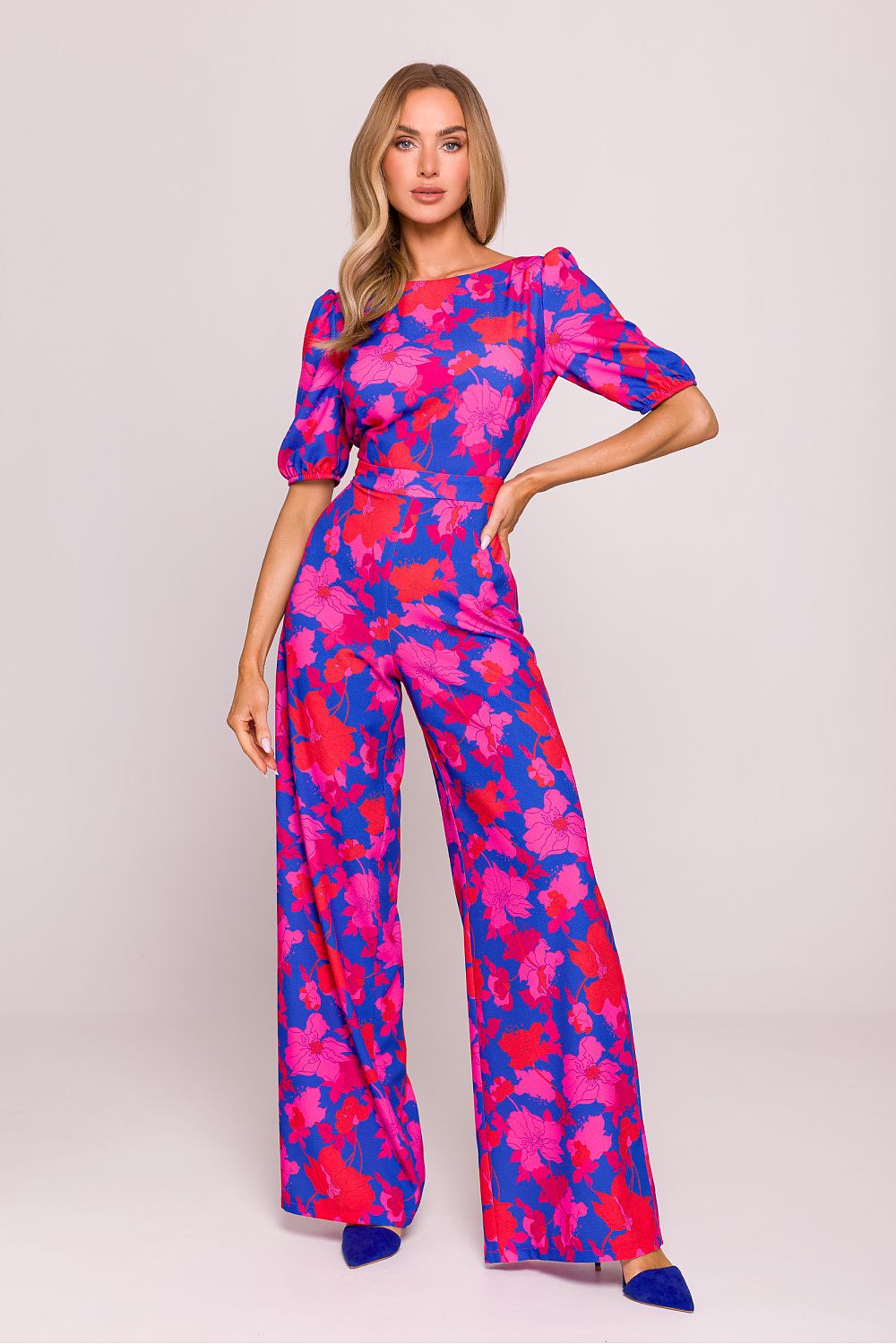 Luxury floral print jumpsuit by Moe featuring a fitted top and wide trousers, elegantly showcasing cut-out back detail and romantic sleeves, perfect for sophisticated occasions.