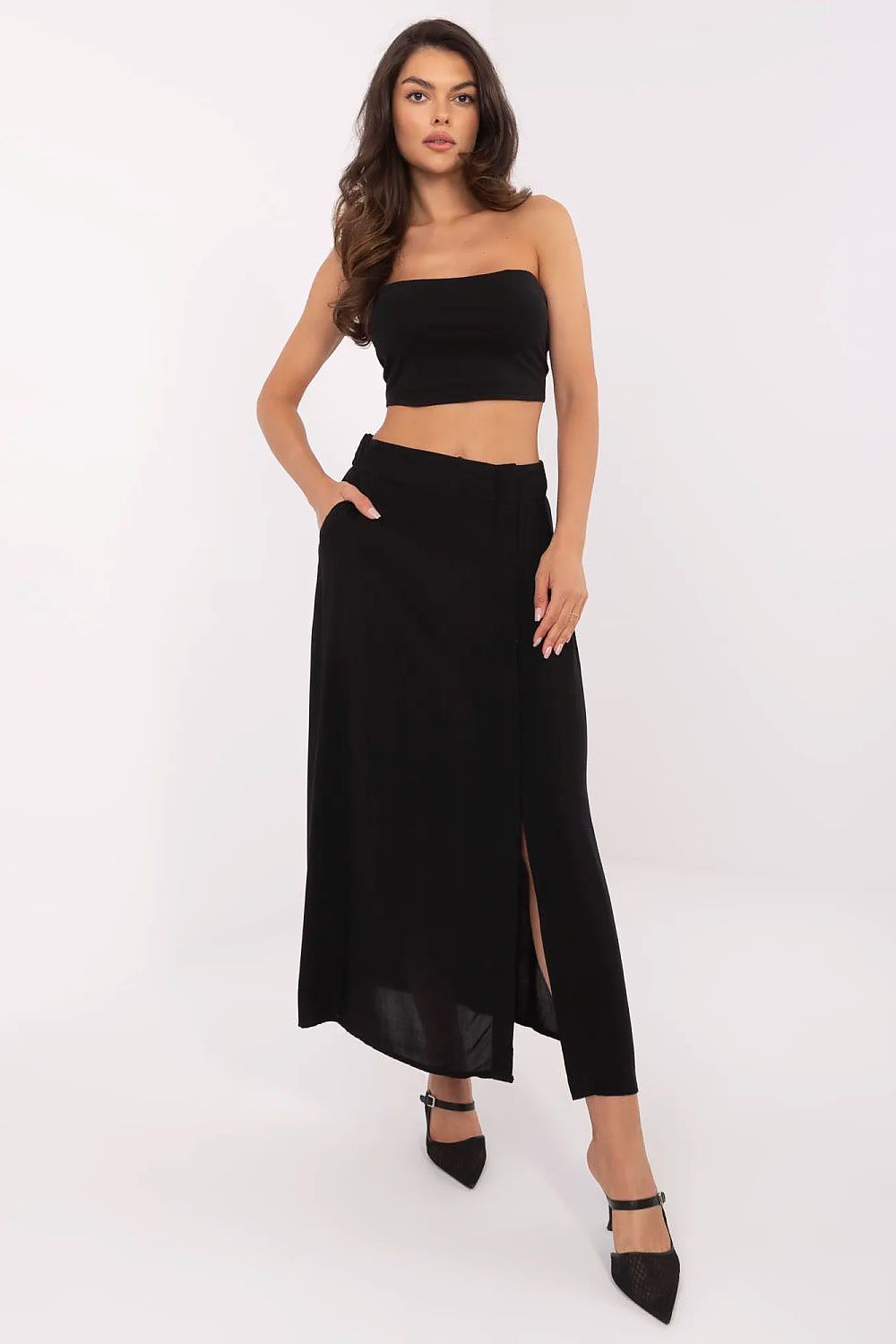 Chic and comfortable Fresh Made midi skirt with practical slip pockets, combining elegance and functionality for everyday wear.