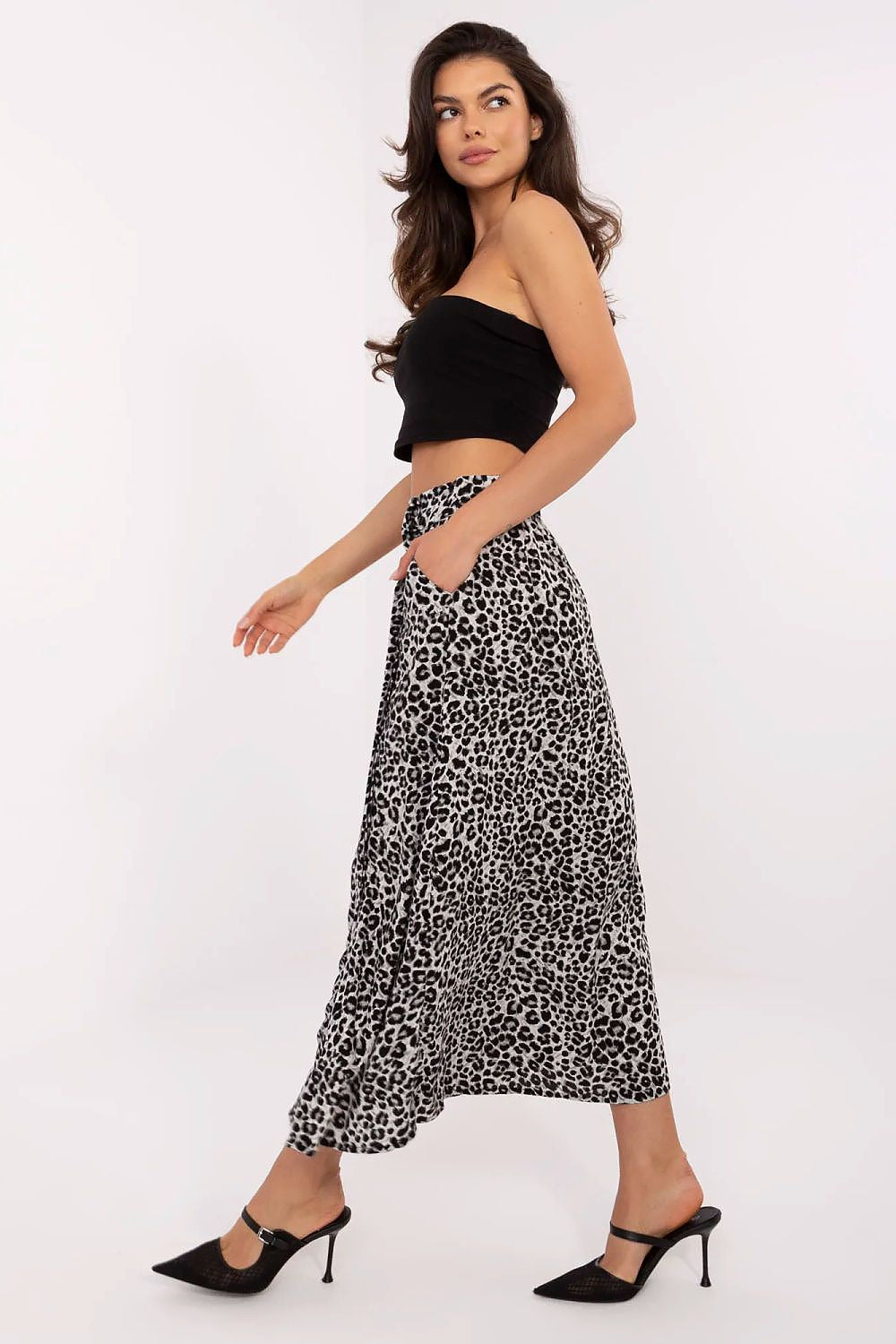 Chic and versatile midi skirt from Fresh Made, crafted from breathable viscose, ideal for various stylish outfits.
