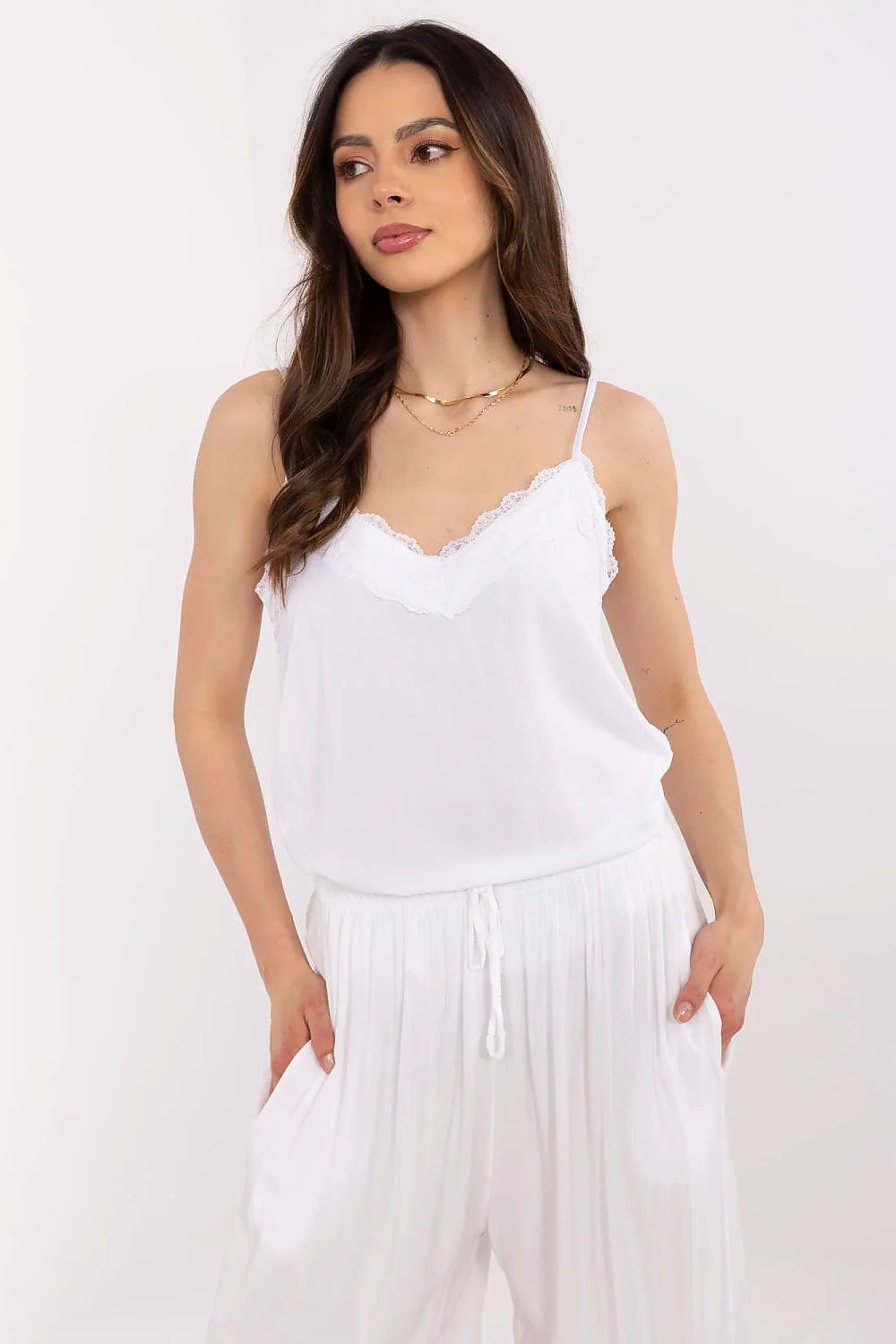 Fresh Made eco-viscose t-shirt for women, combining a chic casual style with breathable fabric and adjustable straps for a perfect fit.