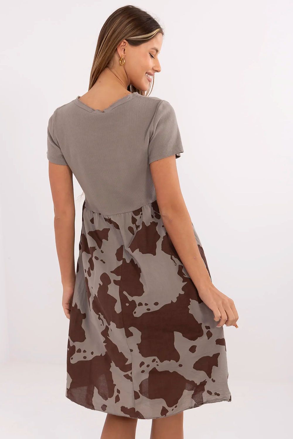 Elegant knee-length flared dress with sweetheart neckline and pockets, designed by Italy Moda, showcasing a unique animal motif on the skirt.