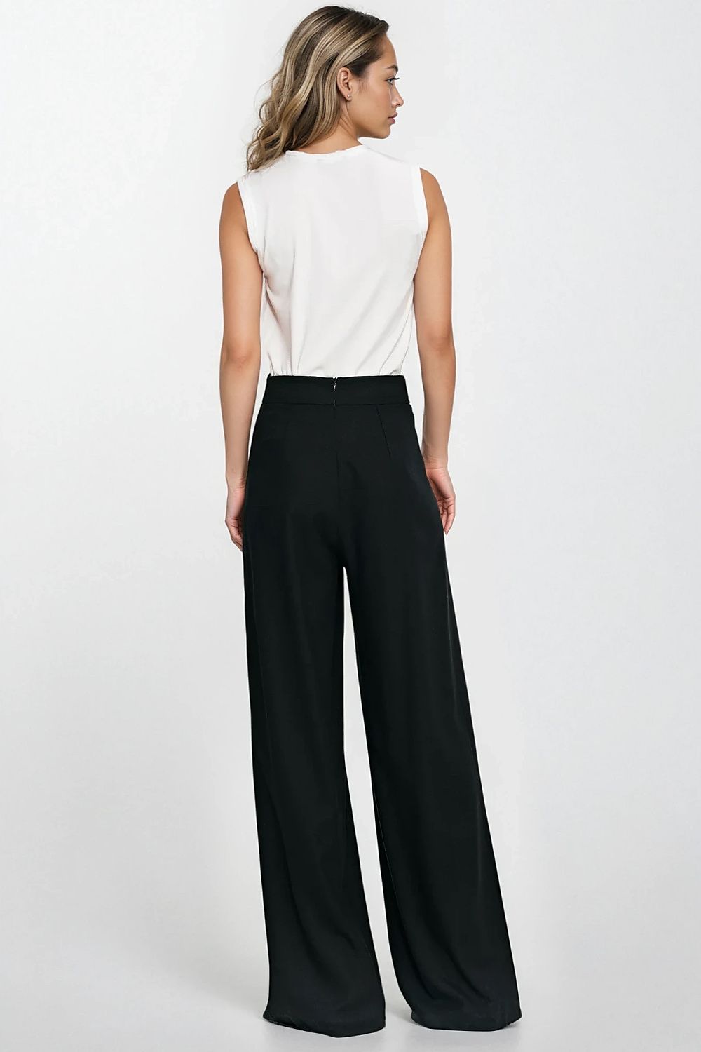 Luxurious linen-rayon blend trousers for women in palazzo style by Nife, designed for comfort and elegance.