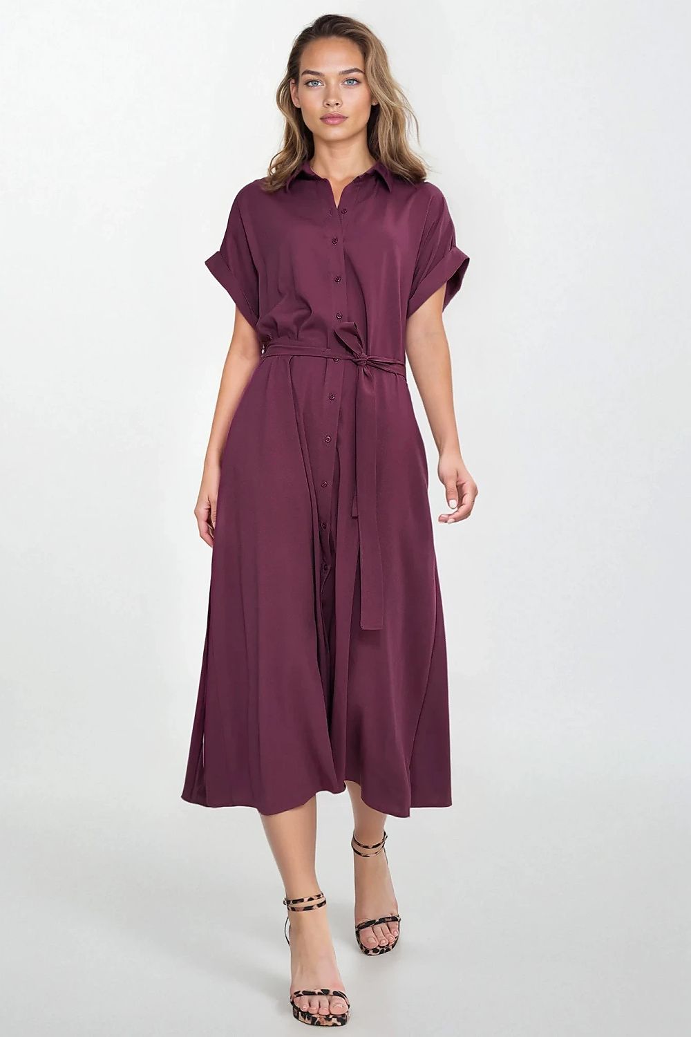 Stylish Relaxed Fit Daydress by Nife made from lightweight linen-blend material, showcasing a feminine and comfortable design ideal for summer outings.