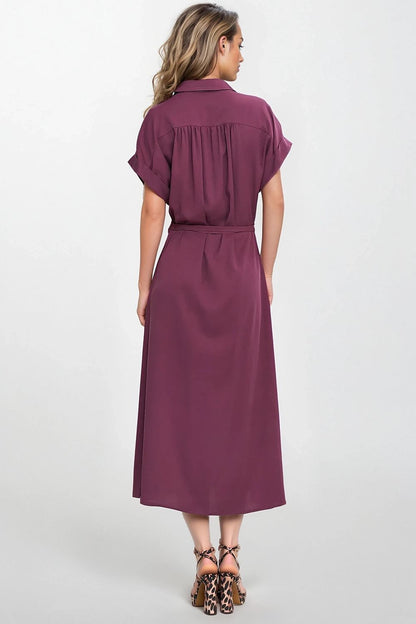 Close-up view of the Relaxed Fit Daydress by Nife featuring a round neckline and a dropped cap sleeve, perfect for a chic summer look.