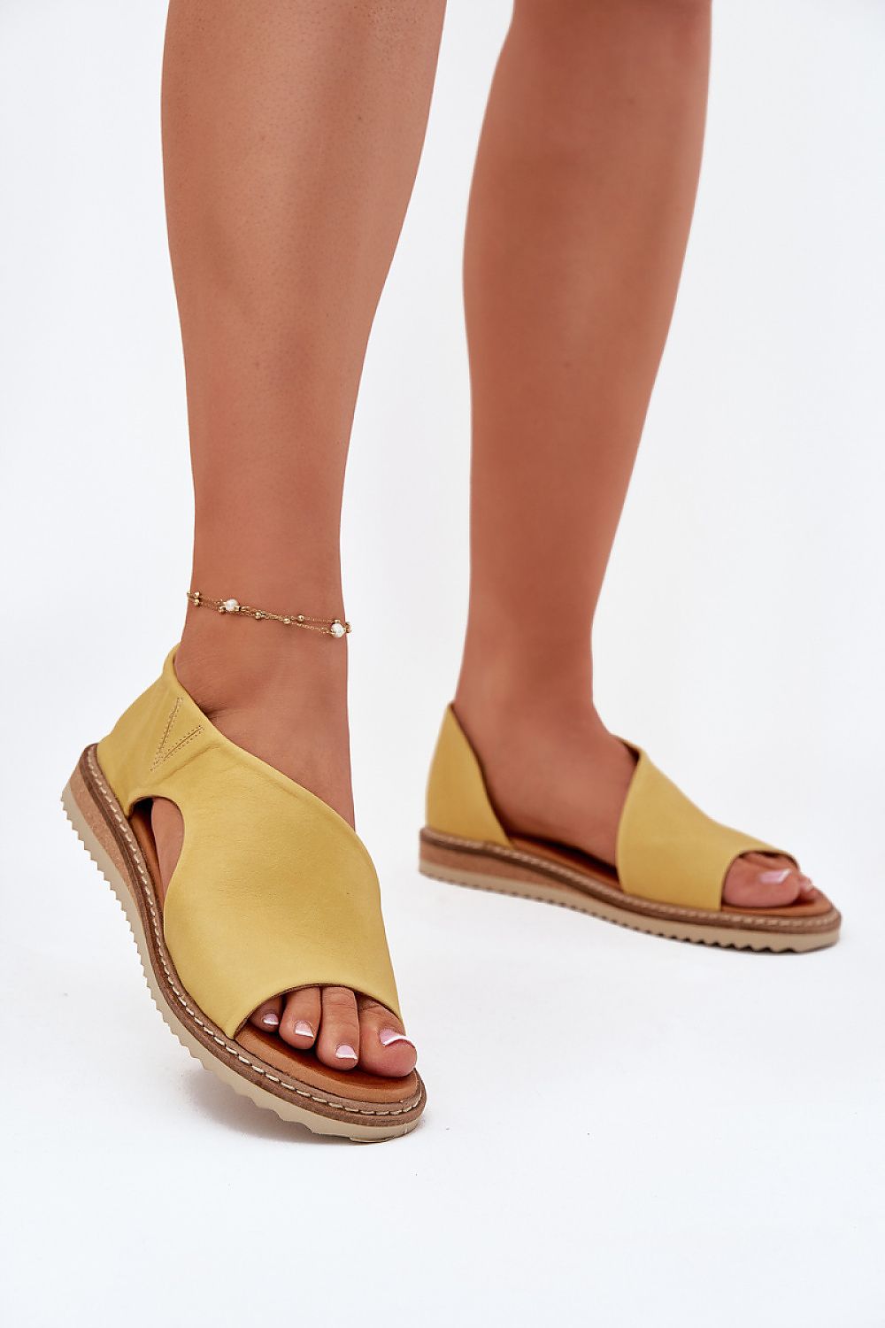 Elegant ARTIKER women's natural leather sandals with covered heel, showcasing sophistication and comfort, perfect for everyday wear.