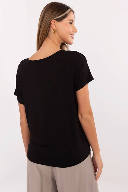 Elegant casual women's t-shirt from Sublevel, showcasing a round neckline and short sleeves with fashion-forward print.
