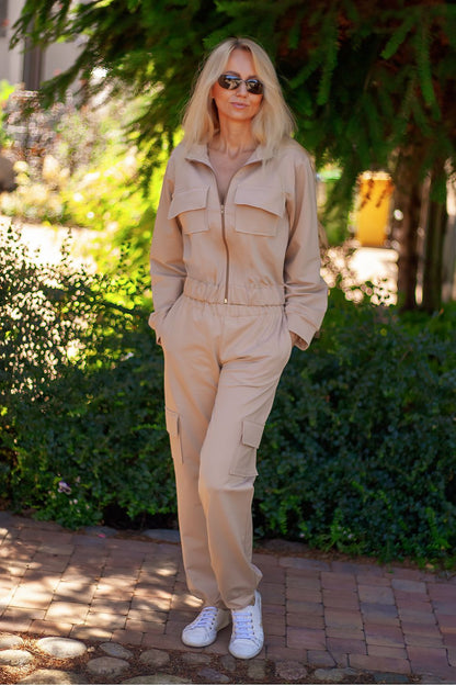 Detail view of Mirale's exquisite cotton knit zip-up blouse from the Mili set, showcasing luxury and comfort for stylish autumn layers.