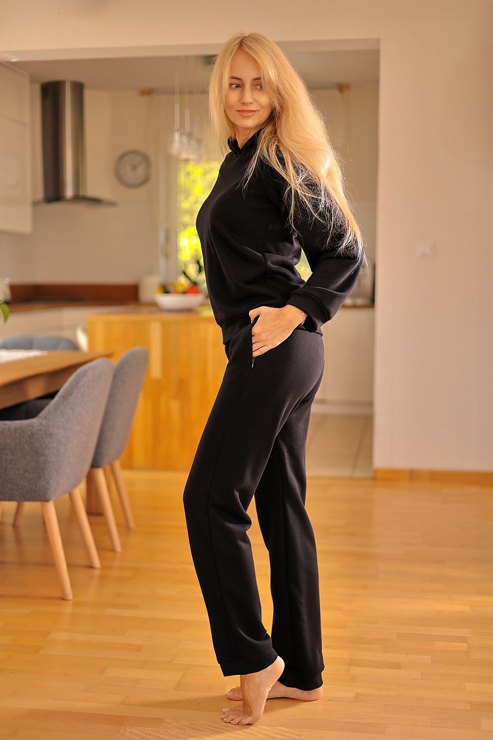 Sophisticated Mirale Women's Brav Lounge Set, combining style and comfort for modern women on the go.