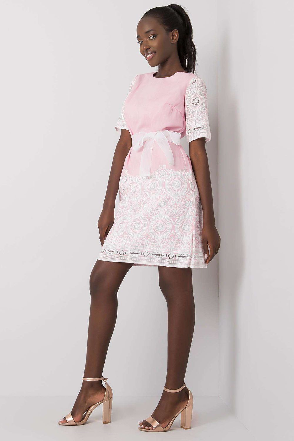 Fashionable and comfortable linen daydress by Lakerta, combining subtle elegance and quality craftsmanship for classy outfits