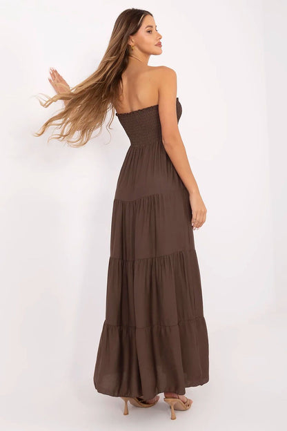 Charming ruffle hem of Italy Moda's maxi dress, adding a romantic touch to the elegant design, ideal for casual summer gatherings.