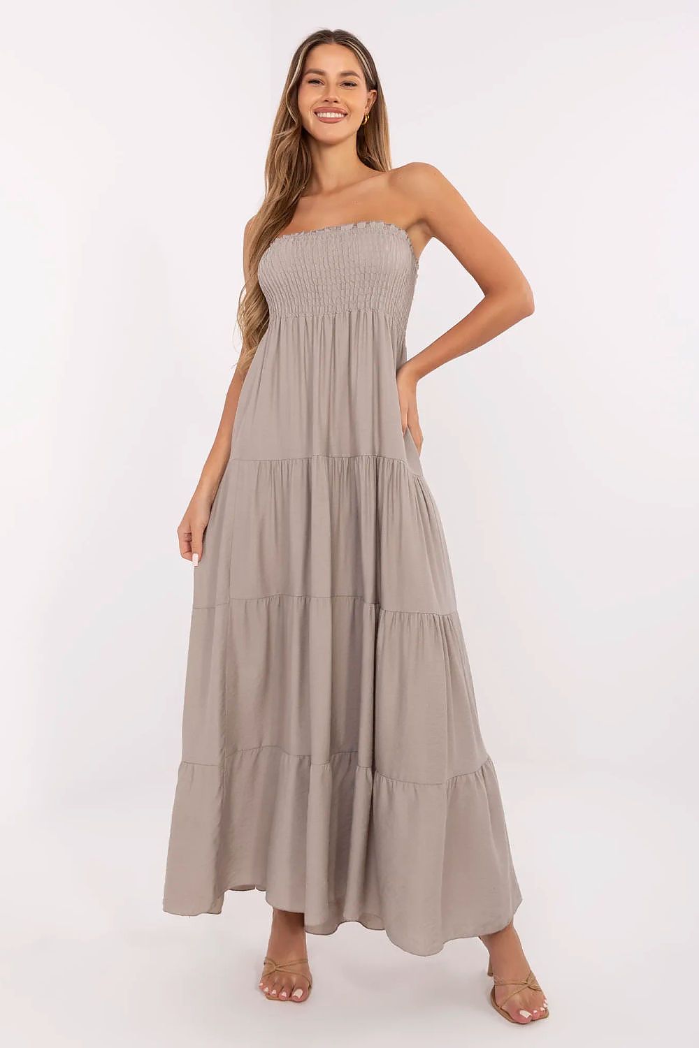 Close-up of Italy Moda's summer maxi dress detailing the elegant neckline and comfortable fit, stylishly designed for warm-weather adventures.