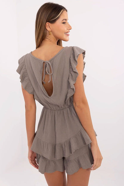 Sophisticated Italy Moda sleeveless jumpsuit showcasing feminine details and a classic round neckline, perfect for stylish summer outings.
