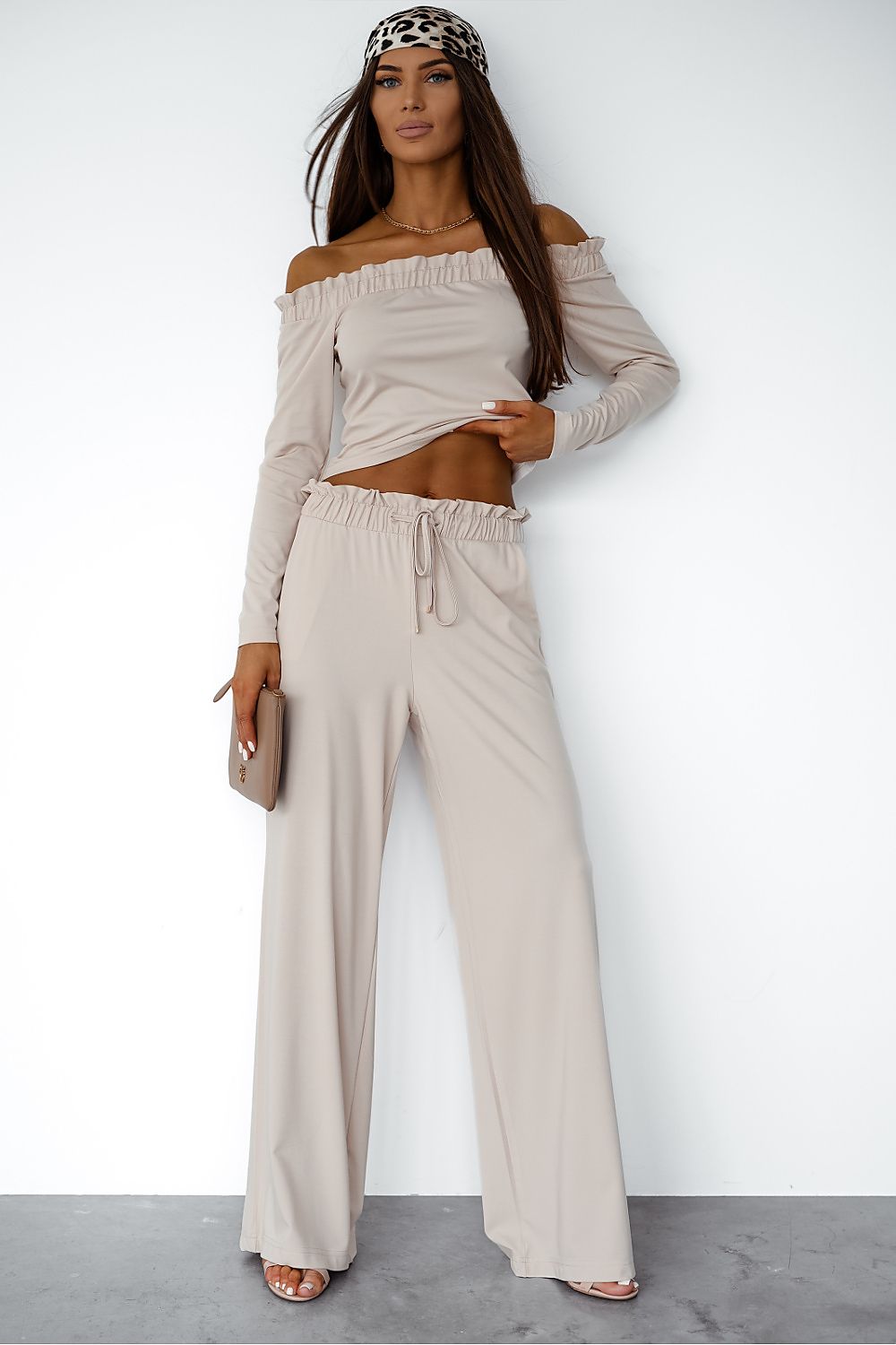 Close-up of the LaBalancia viscose blouse showcasing long sleeves and a flattering Spanish neckline, perfect for any elegant occasion.