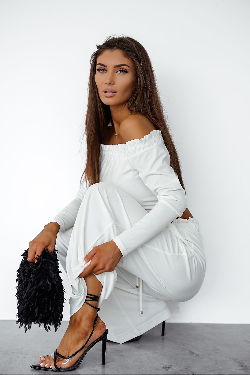 Detailed image of LaBalancia women's viscose outfit with functional slip pockets, illustrating practicality within luxurious design.