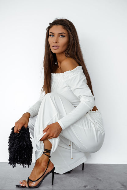 Detailed image of LaBalancia women's viscose outfit with functional slip pockets, illustrating practicality within luxurious design.