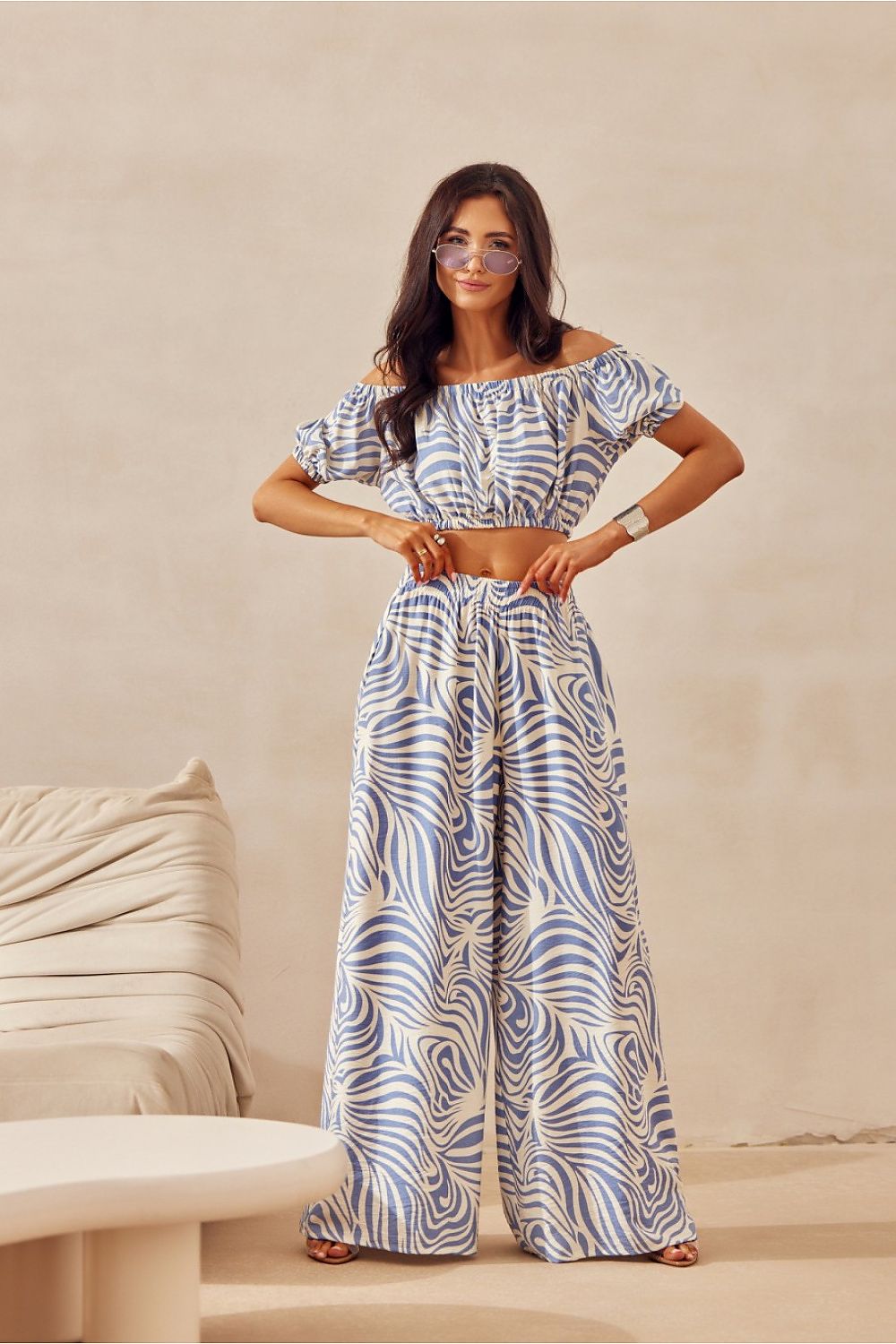 Roco Fashion Women's Wide-Leg Trousers in striking animal print, showcasing luxurious design and an elastic waistband for ultimate comfort.