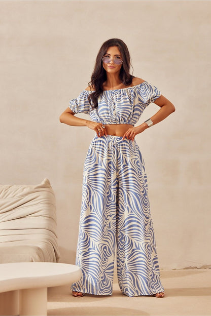 Roco Fashion Women's Wide-Leg Trousers in striking animal print, showcasing luxurious design and an elastic waistband for ultimate comfort.