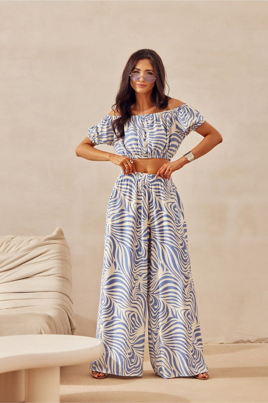 Roco Fashion Women's Wide-Leg Trousers in striking animal print, showcasing luxurious design and an elastic waistband for ultimate comfort.