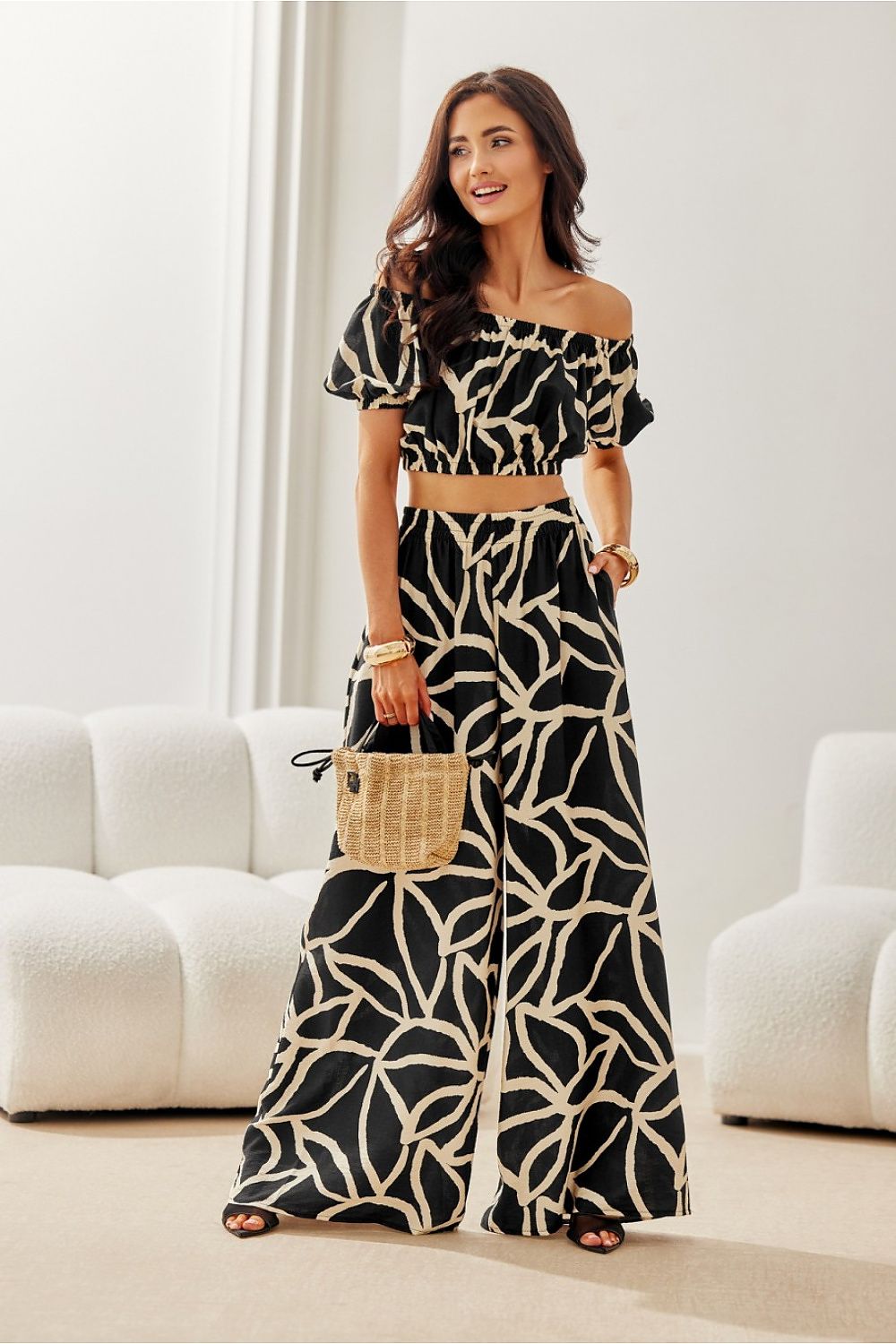 Chic Roco Fashion Women’s Wide-Leg Trousers highlighted by trendy animal print, embodying elegance and comfort.