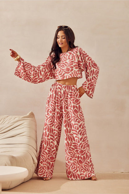 Roco Fashion Women's Wide-Leg Trousers in bold animal print, highlighting their luxurious design and comfortable elastic waistband, perfect for stylish summer outfits.