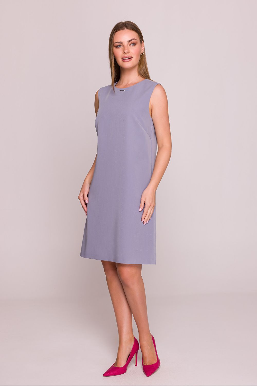 Close-up of the sleek satin fabric of Stylove's daydress, showcasing its subtle sheen and beautiful craftsmanship, perfect for a stylish day out.