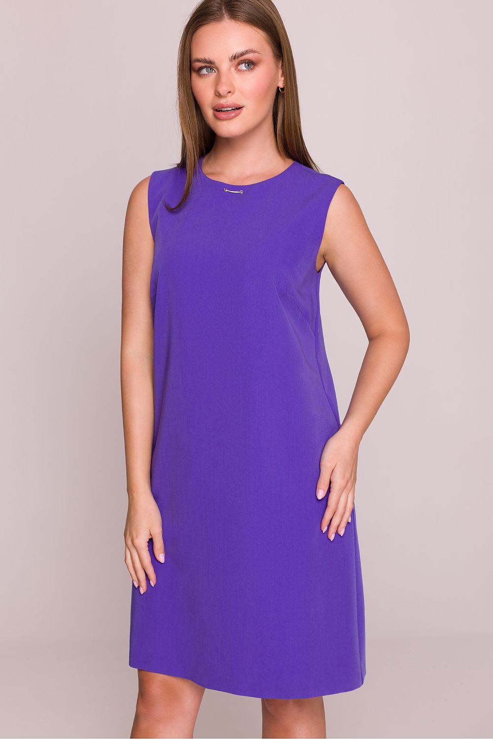 Stylove daydress styled for everyday elegance, highlighting a comfortable trapezoidal fit, perfect for office wear or casual outings.