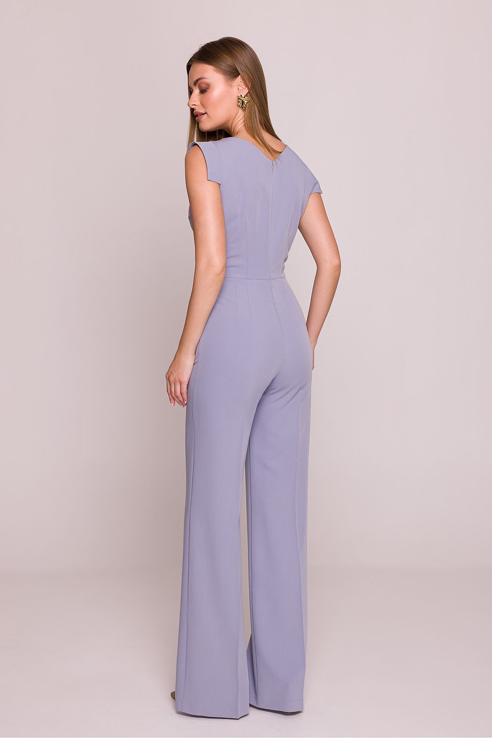 Close-up of Stylove satin jumpsuit featuring a fitted bodice and wide trouser legs for a chic and comfortable silhouette.