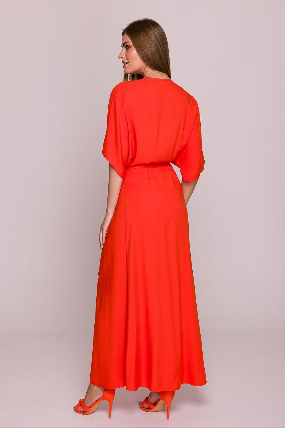 Close-up of the waist tie detail on the Stylove Daydress, demonstrating the perfect fit and feminine accentuation of the dress.