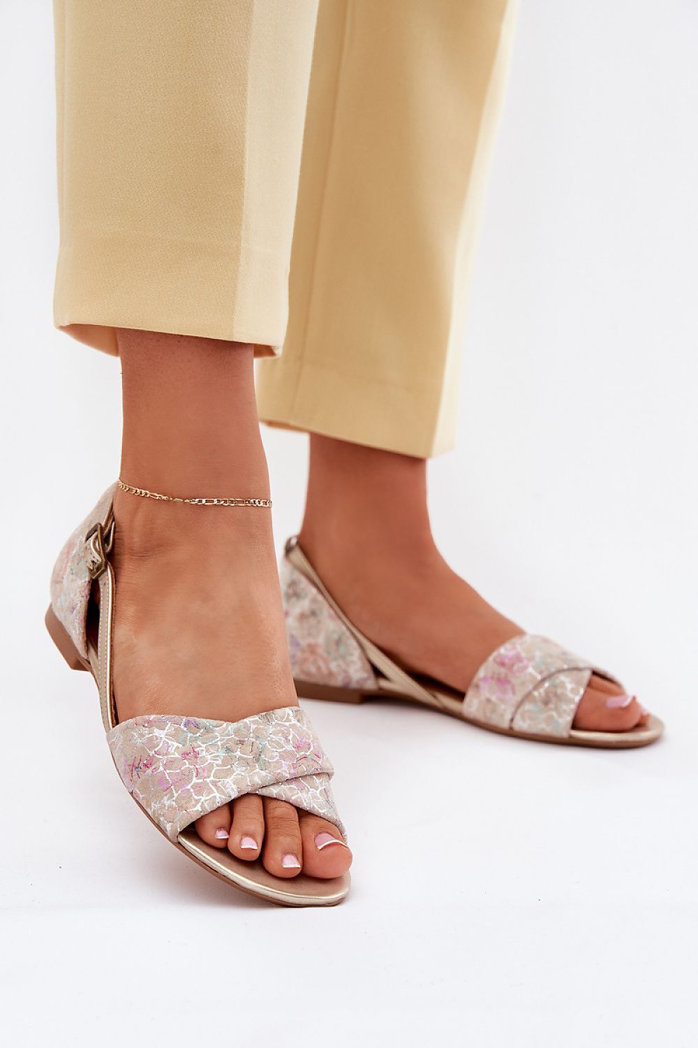 Elegant handmade leather sandals for women by Step in Style, showcasing a beautiful design perfect for summer outings in sizes EU 36-41.