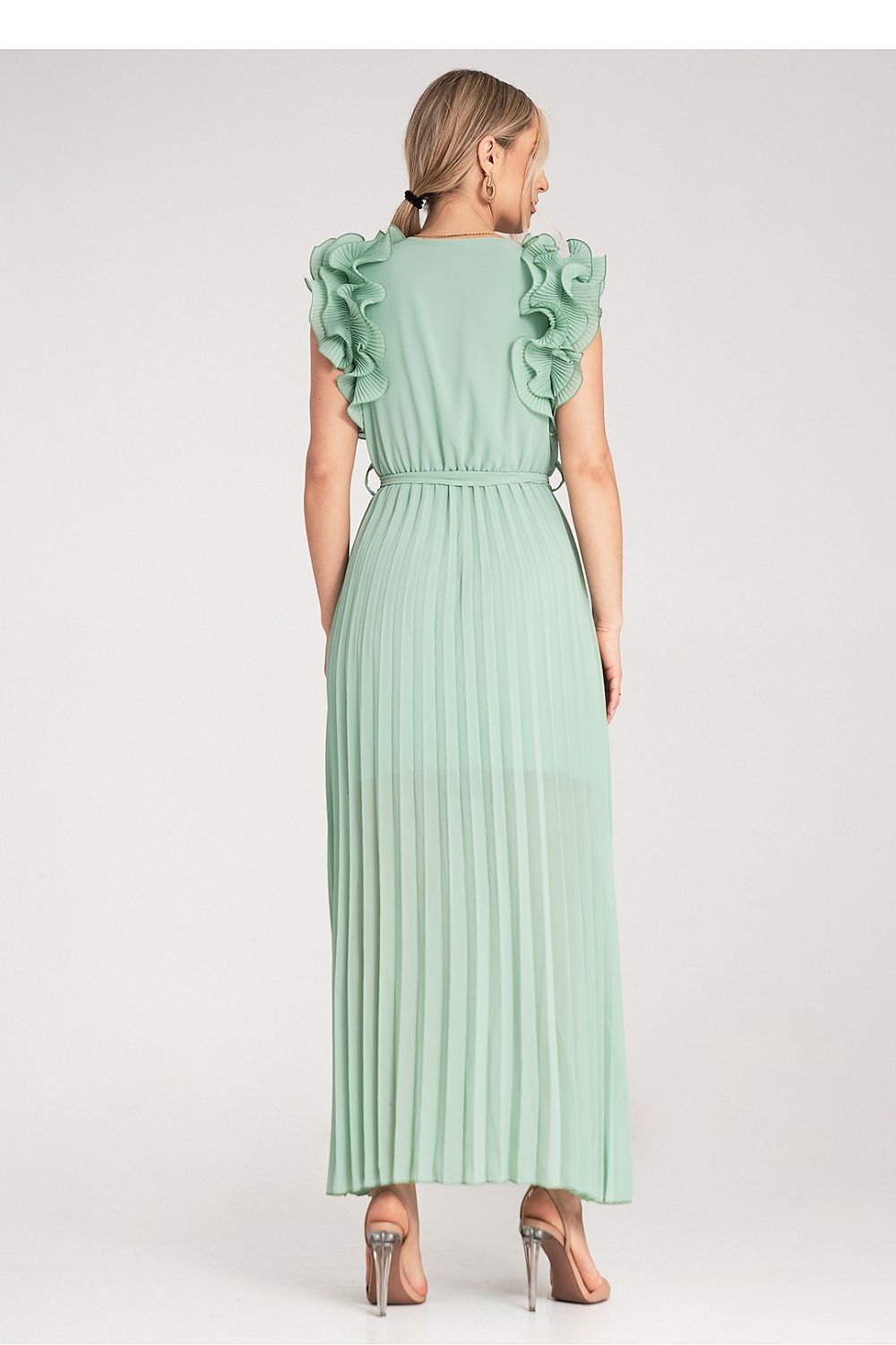 Close-up of the Figl maxi dress showcasing the double ruffles on shoulders and the lightweight semi-transparent fabric, ideal for stylish summer outings.