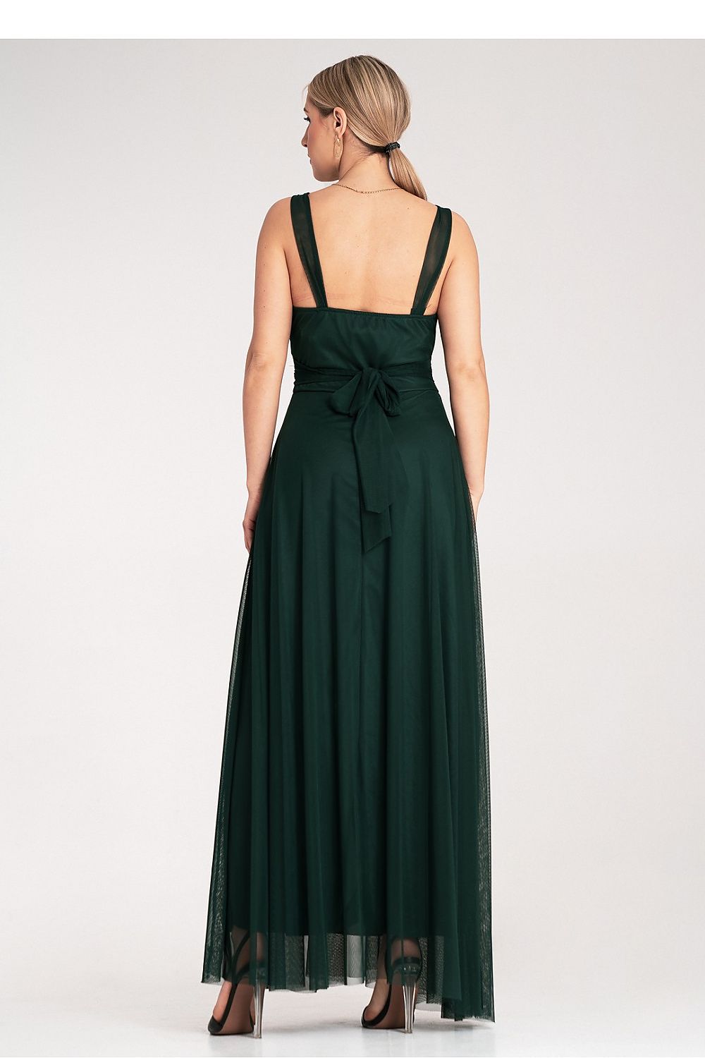 Close-up of the Figl elegant maxi dress showcasing the subtle ruching detail on the bodice and wide straps for enhanced comfort and style.