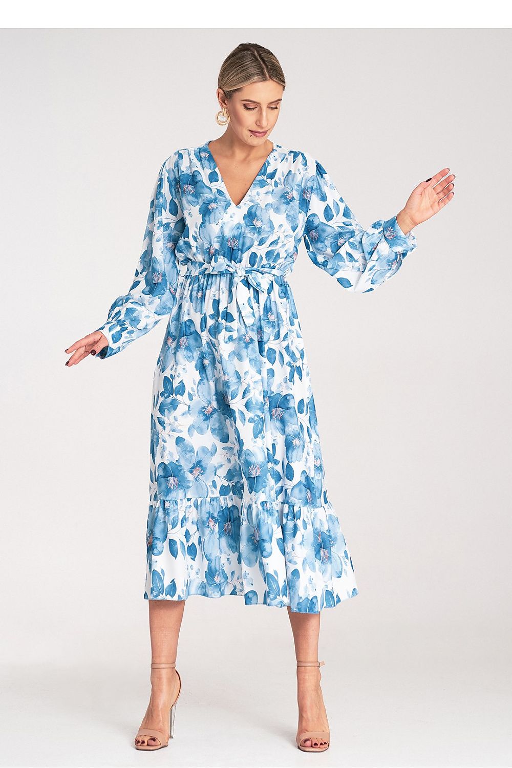 Chic Figl Floral Maxi Dress in size EU S/M | US S/M, designed with a wrap neckline and a graceful silhouette for upscale events.