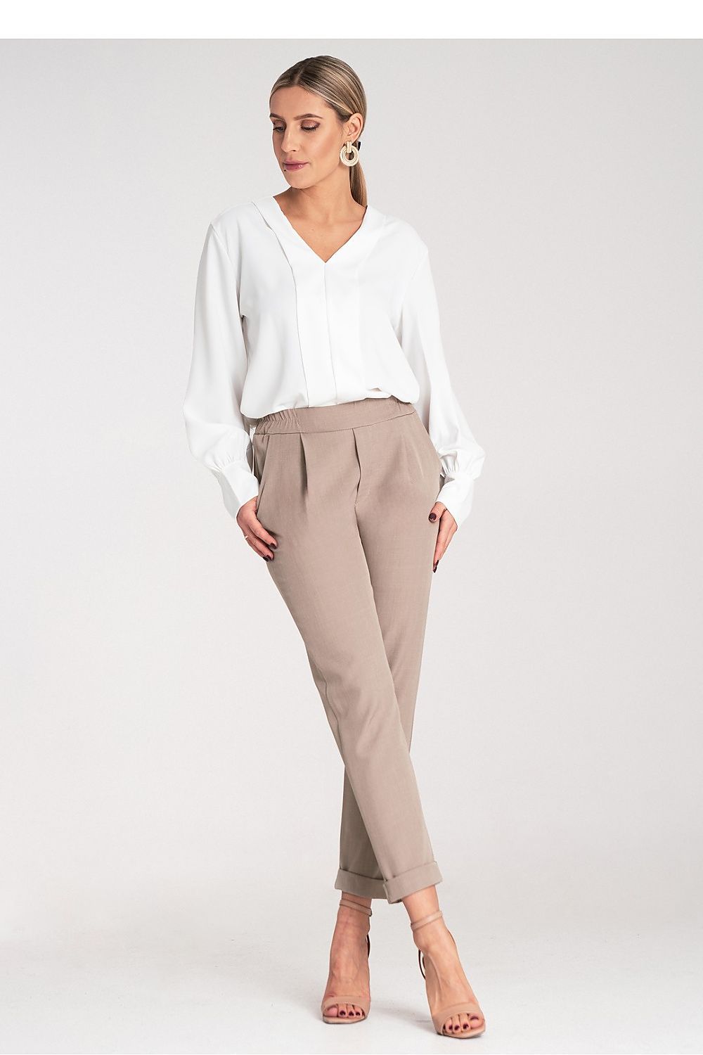 Elegant fitted women's trousers by Figl showcasing a high waist, rolled-up cuffs, and sophisticated design.