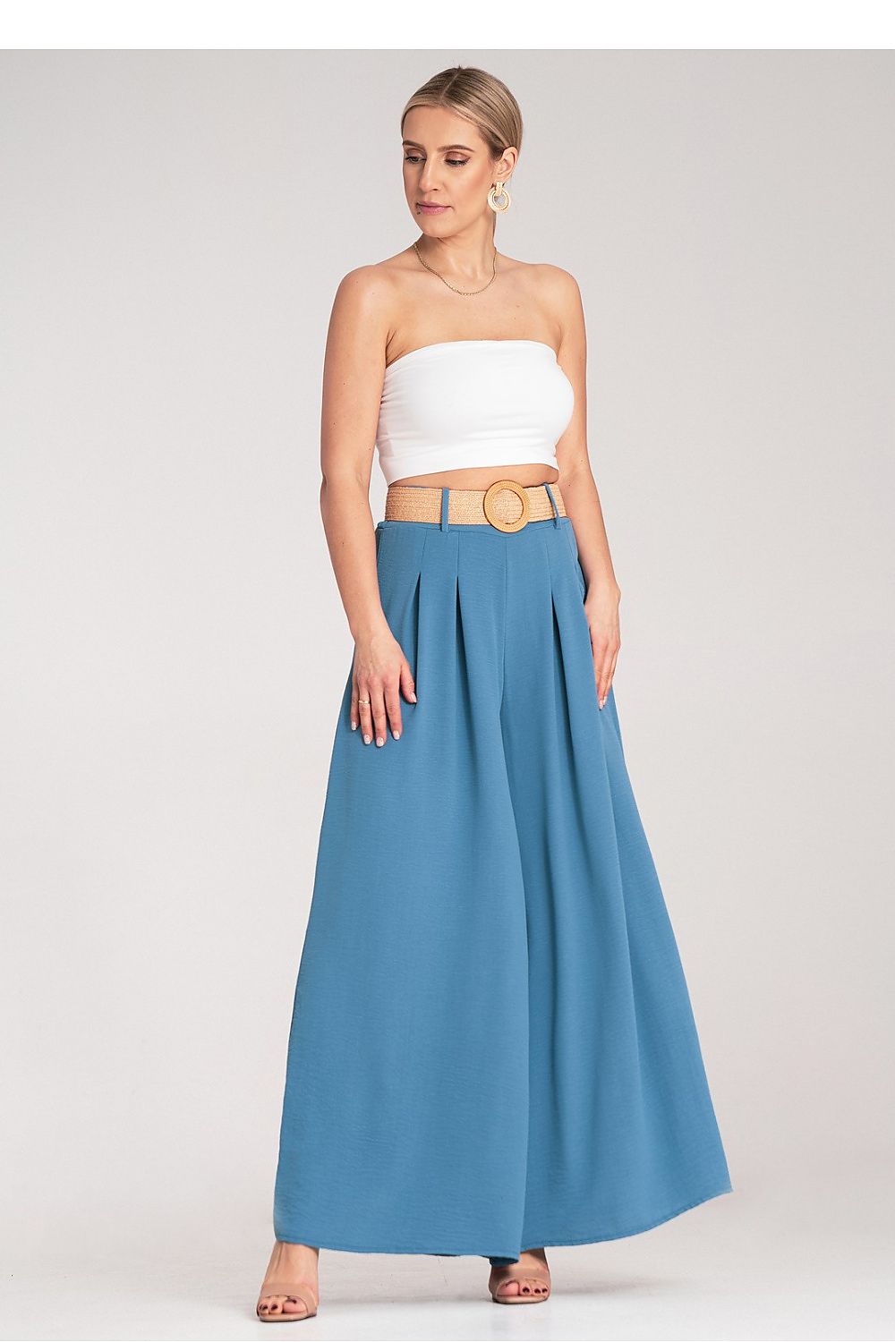 Figl's lightweight high-waisted wide trousers in elegant pleats, showcasing comfort and style fit for luxury fashion.