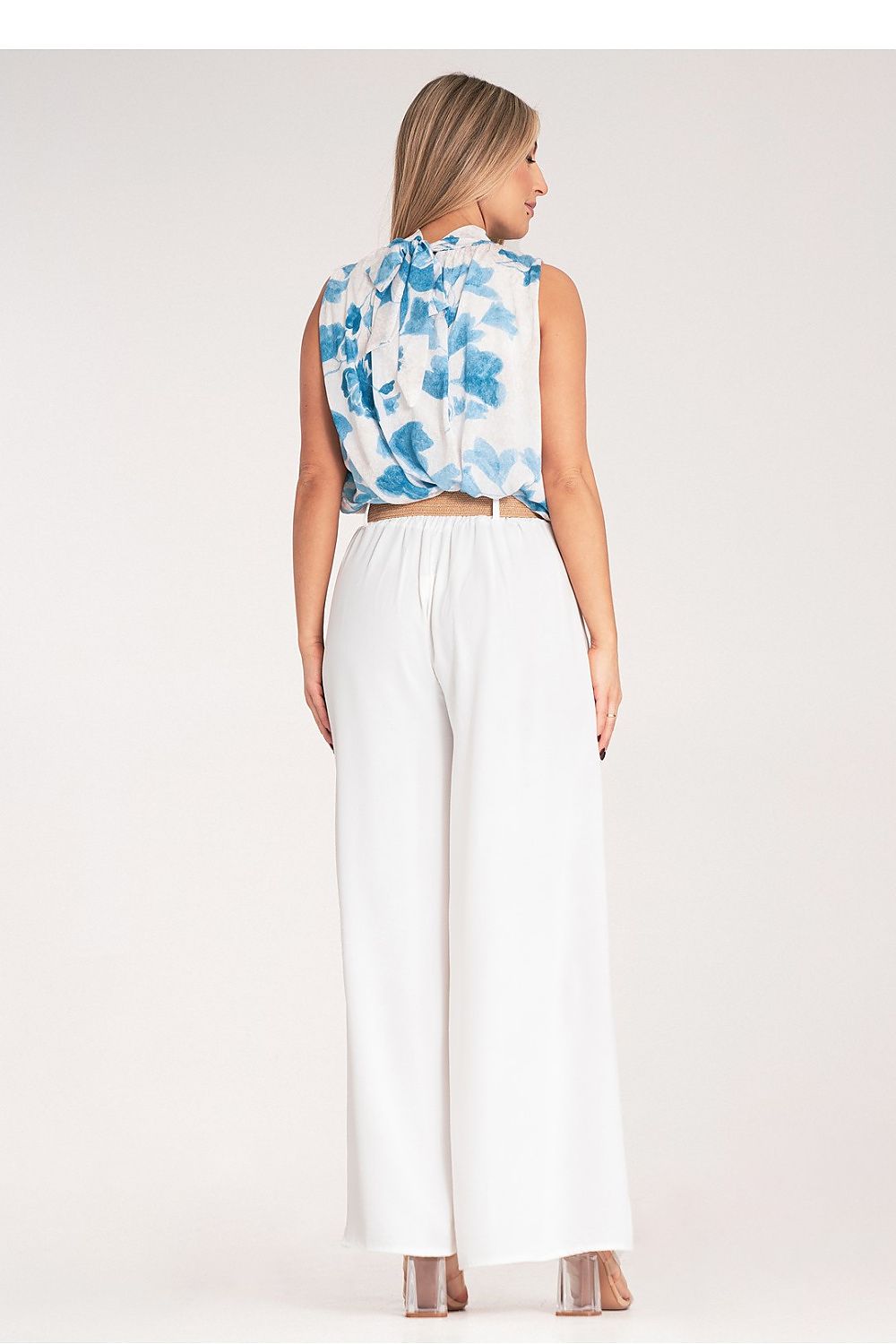 Stylish high-waisted wide trousers by Figl, beautifully tailored with elegant pleats and a comfortable loose fit, ideal for elegant occasions.