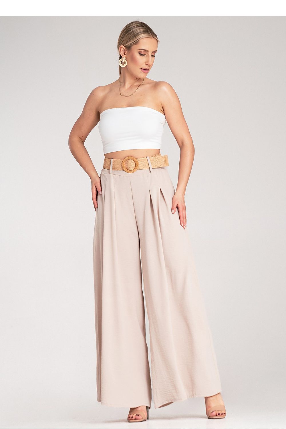 Back view of Figl high-waisted wide trousers, highlighting the woven belt detail and elegant design suitable for upscale casual wear.